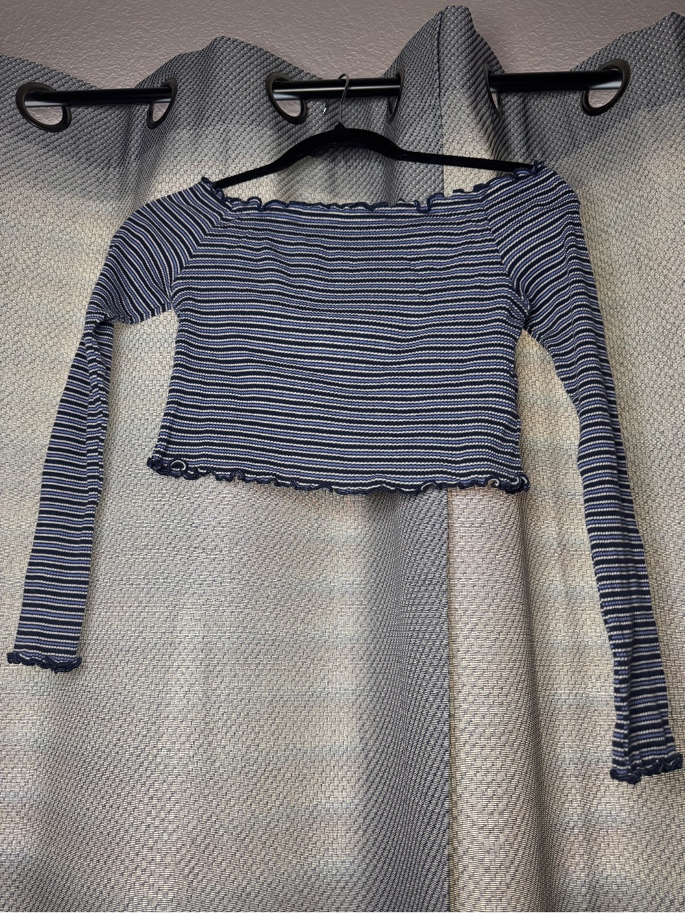 H&M Cropped Blue Striped Long Sleeve Top